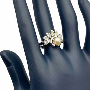 Vintage 1975 Avon “Fan Fare” Faux Pearl & Rhinestone Ring